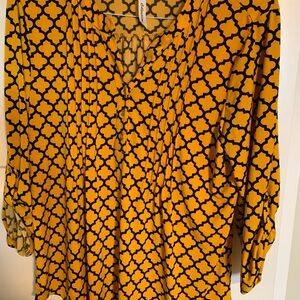 Ladies beautiful orange/black 3/4 length sleeves Pull on dress shirt Size L